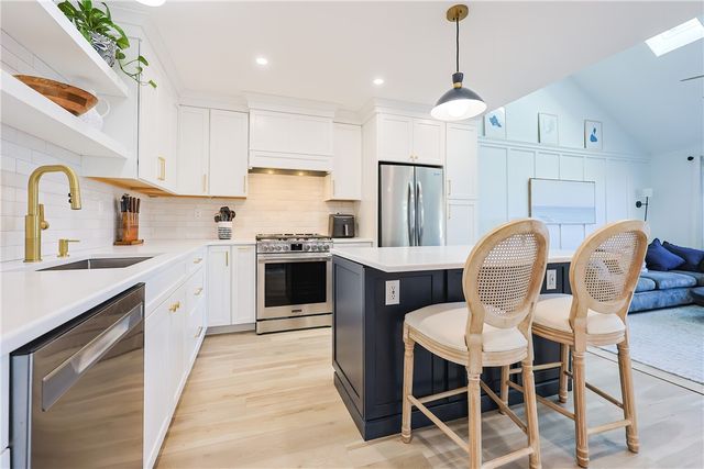 87 Nipmuc Trail B, North Providence, RI 02904