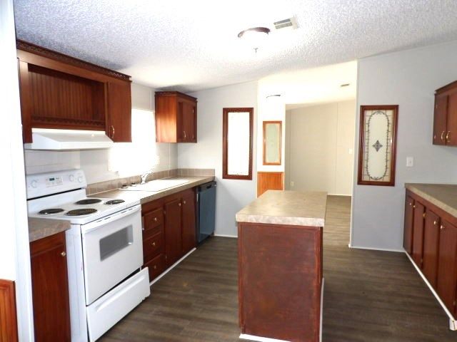 236 Bartlett Loop, Headland, AL 36345