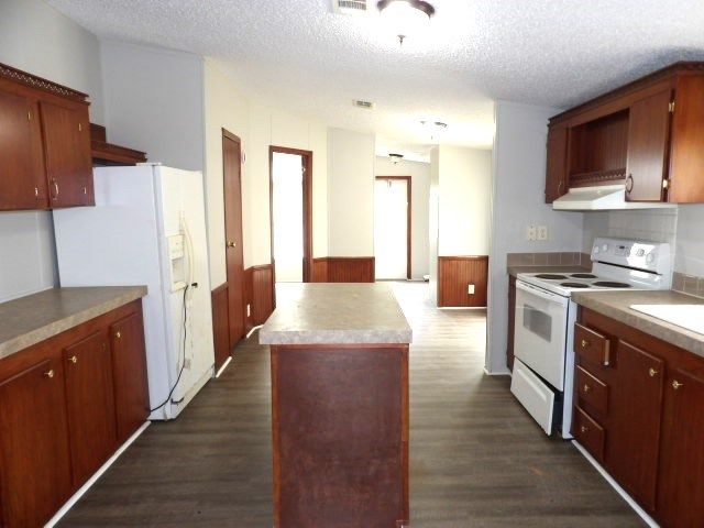 236 Bartlett Loop, Headland, AL 36345