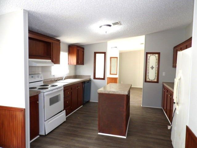 236 Bartlett Loop, Headland, AL 36345