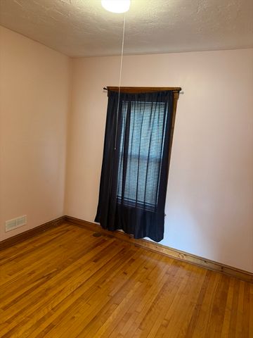 32 Clifton St 2, Worcester, MA 01610