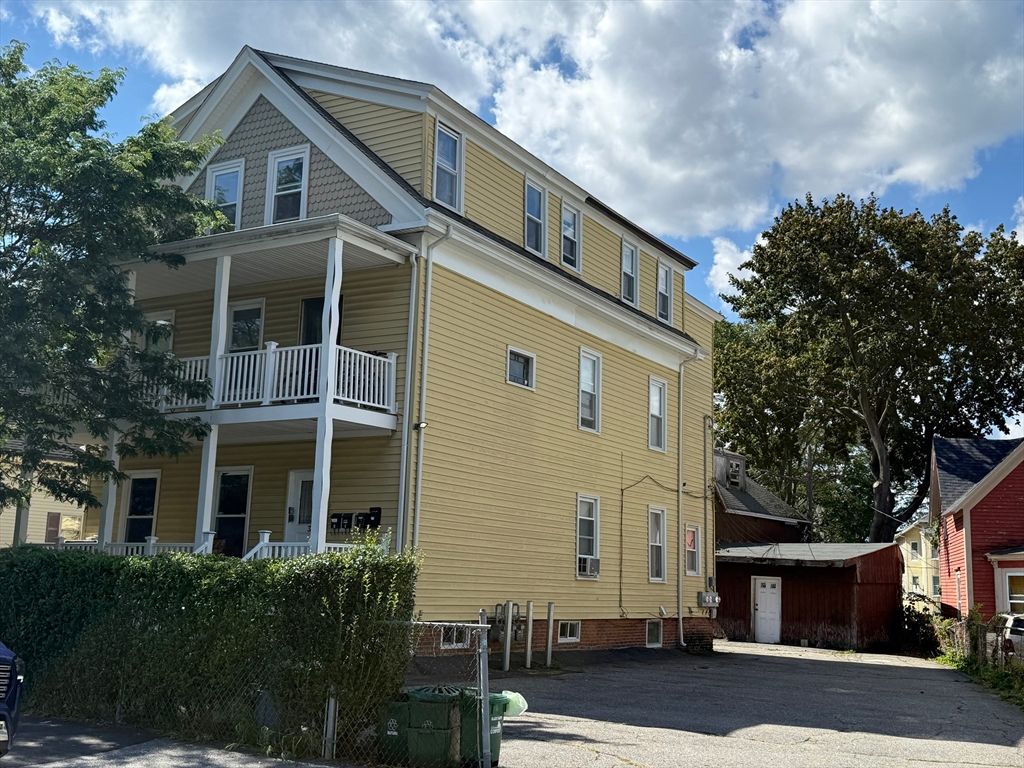 32 Clifton St 2, Worcester, MA 01610