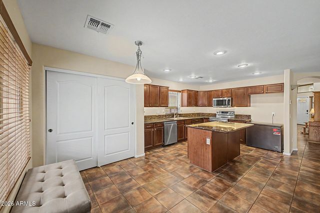 28669 N COAL Avenue, San Tan Valley, AZ 85143