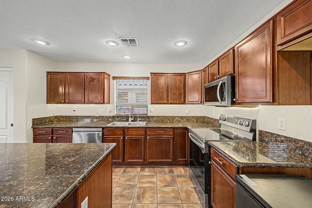 28669 N COAL Avenue, San Tan Valley, AZ 85143