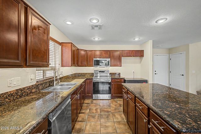 28669 N COAL Avenue, San Tan Valley, AZ 85143