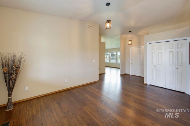 1100 Burnett Dr 401, Nampa, ID 83651