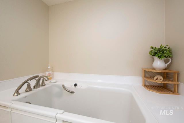 1100 Burnett Dr 401, Nampa, ID 83651