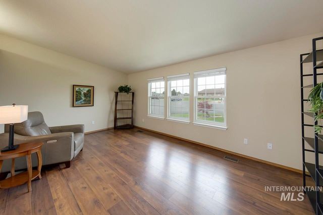 1100 Burnett Dr 401, Nampa, ID 83651