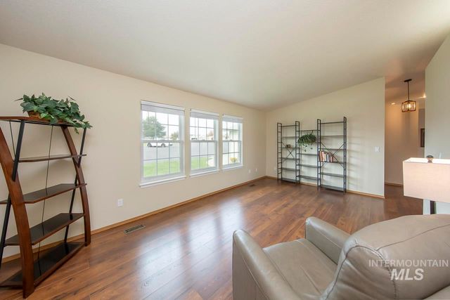 1100 Burnett Dr 401, Nampa, ID 83651