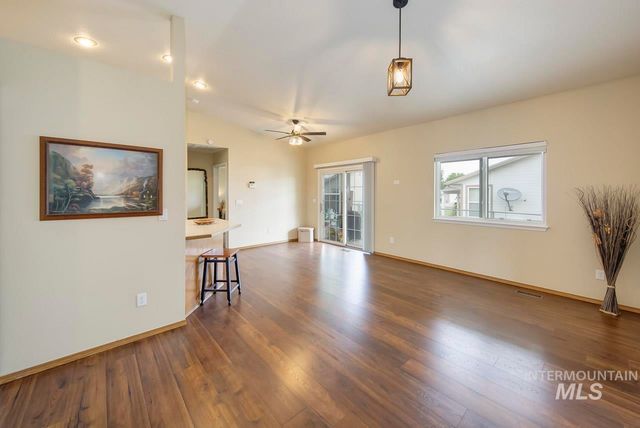 1100 Burnett Dr 401, Nampa, ID 83651