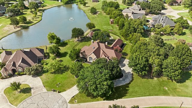220 Meadow Lake Court, Double Oak, TX 75077