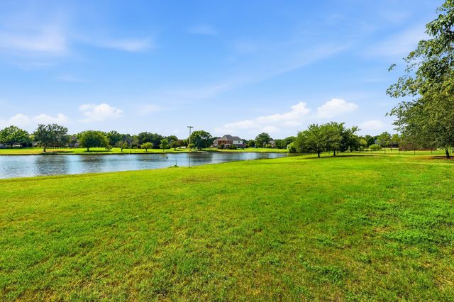 220 Meadow Lake Court, Double Oak, TX 75077