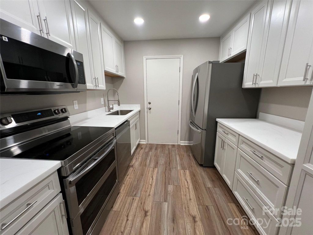 4739 Hedgemore Drive T, Charlotte, NC 28209