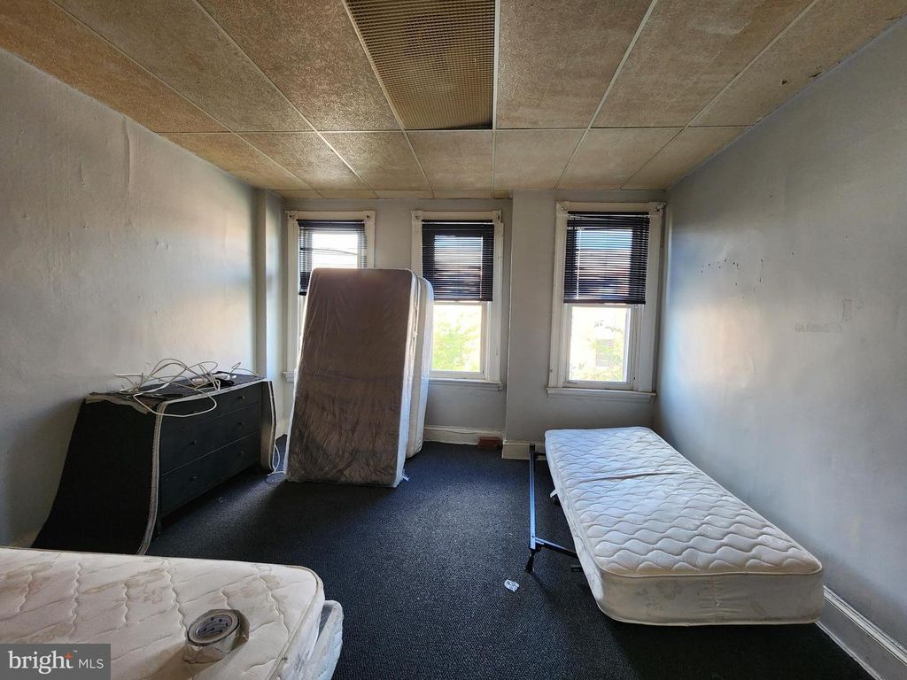 Image 11 of property listing at 529 CUMBERLAND ST, Baltimore, MD 21217