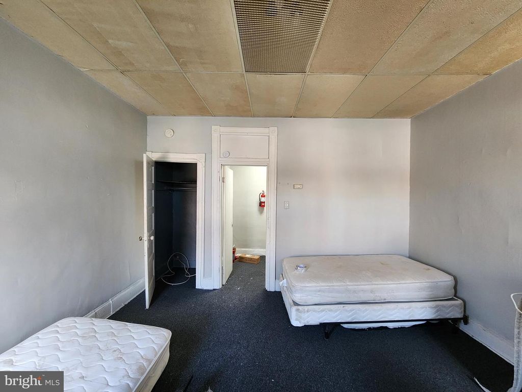 Image 12 of property listing at 529 CUMBERLAND ST, Baltimore, MD 21217