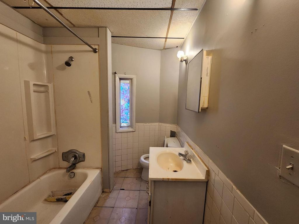 Image 18 of property listing at 529 CUMBERLAND ST, Baltimore, MD 21217