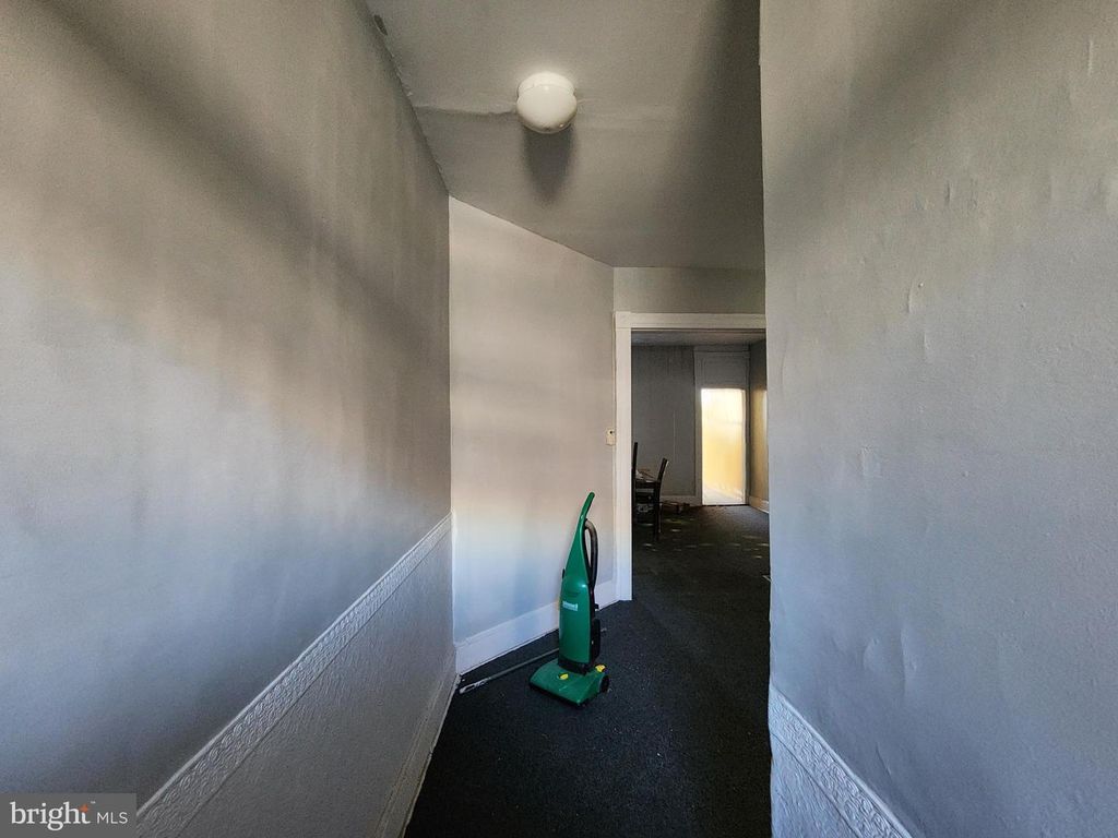 Image 4 of property listing at 529 CUMBERLAND ST, Baltimore, MD 21217