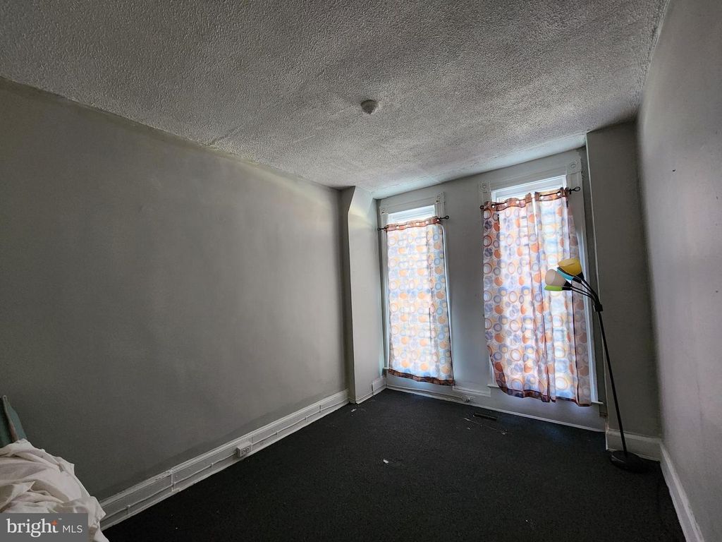 Image 6 of property listing at 529 CUMBERLAND ST, Baltimore, MD 21217