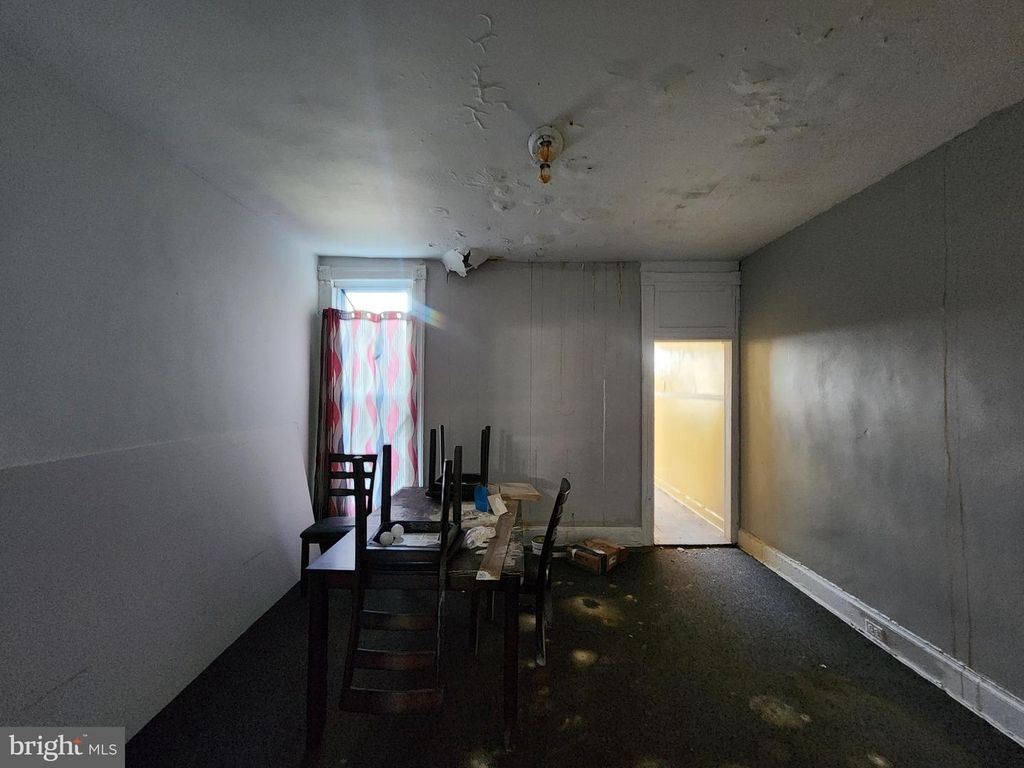 Image 7 of property listing at 529 CUMBERLAND ST, Baltimore, MD 21217