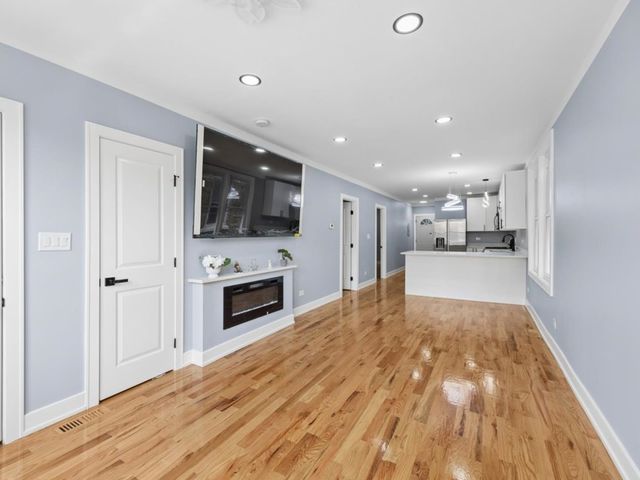 4521 S Mozart Street, Chicago, IL 60632