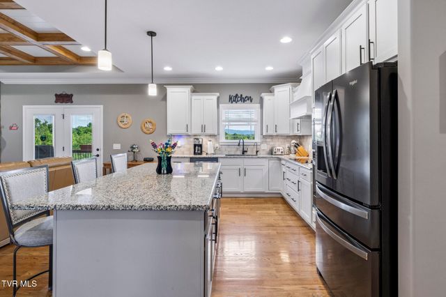 198 Manor Lane, Jonesborough, TN 37659
