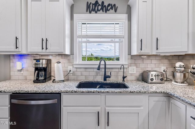 198 Manor Lane, Jonesborough, TN 37659