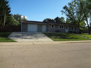 989 Berkley Street, Carpentersville, IL 60110