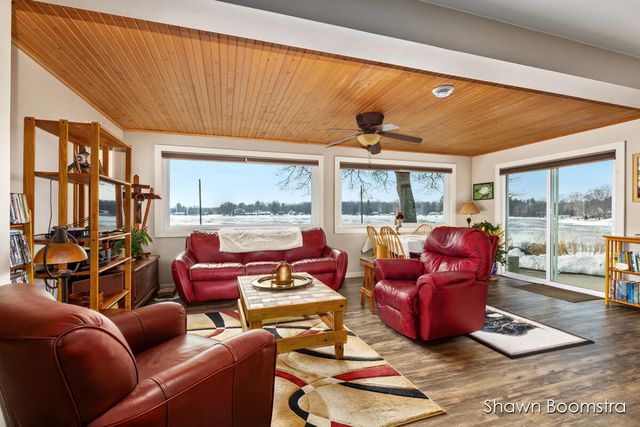 2791 Lakeshore Road, Dalton Twp, MI 49457