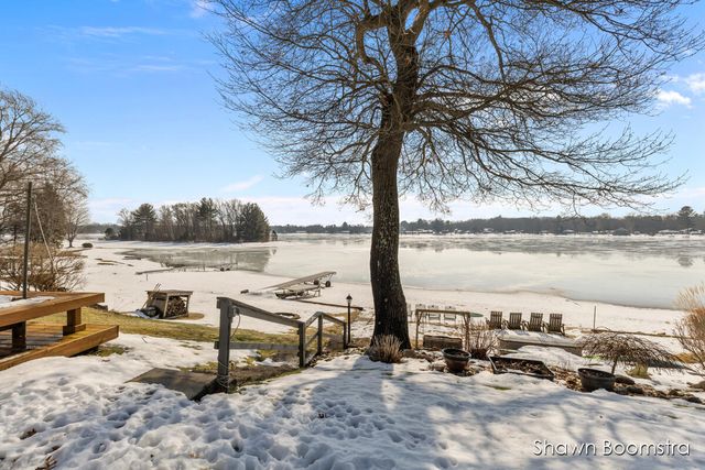 2791 Lakeshore Road, Dalton Twp, MI 49457