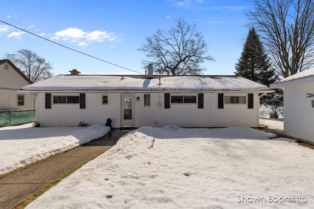 2791 Lakeshore Road, Dalton Twp, MI 49457