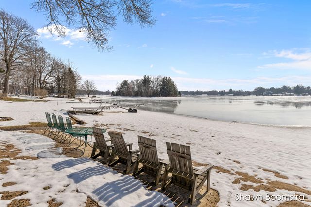 2791 Lakeshore Road, Dalton Twp, MI 49457