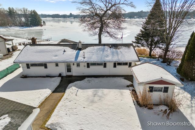 2791 Lakeshore Road, Dalton Twp, MI 49457