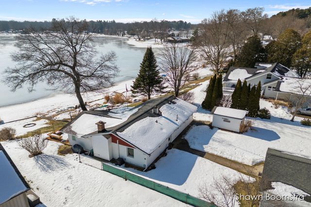 2791 Lakeshore Road, Dalton Twp, MI 49457