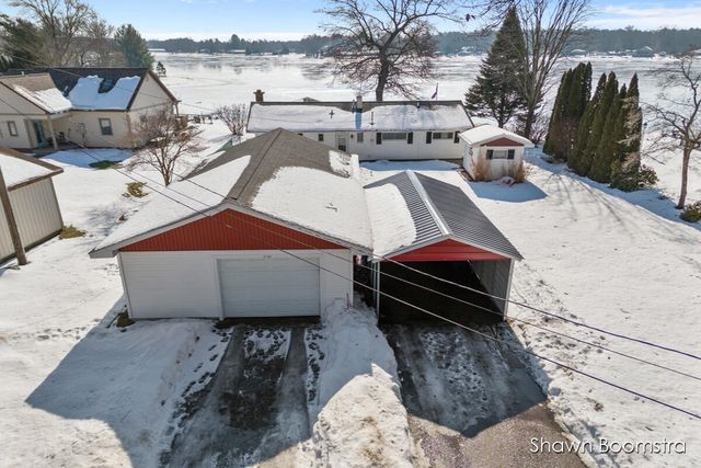 2791 Lakeshore Road, Dalton Twp, MI 49457