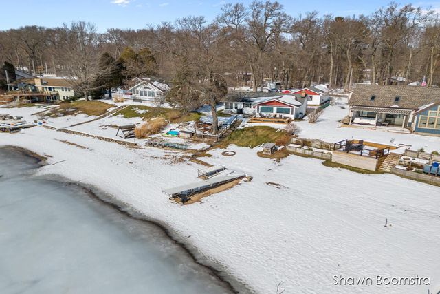 2791 Lakeshore Road, Dalton Twp, MI 49457