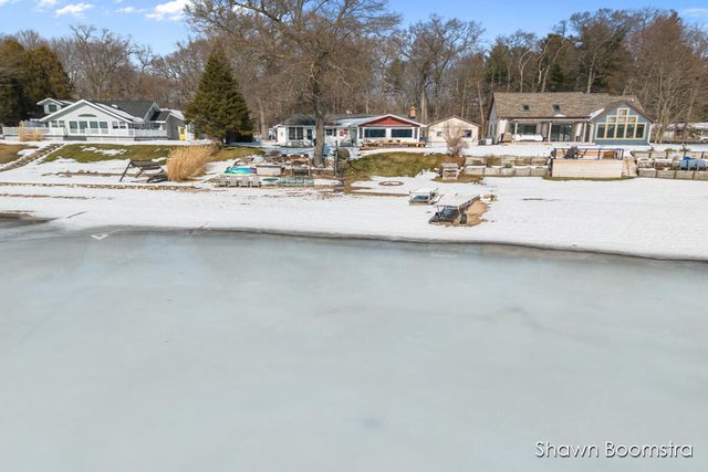 2791 Lakeshore Road, Dalton Twp, MI 49457