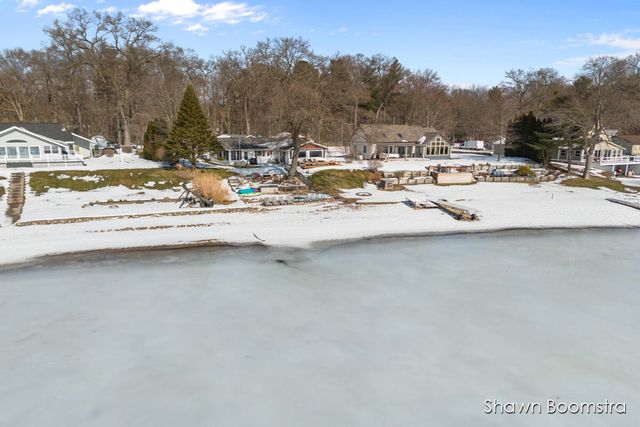 2791 Lakeshore Road, Dalton Twp, MI 49457