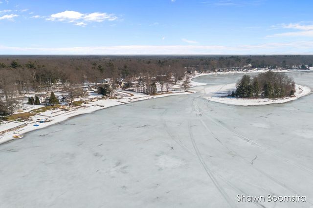 2791 Lakeshore Road, Dalton Twp, MI 49457