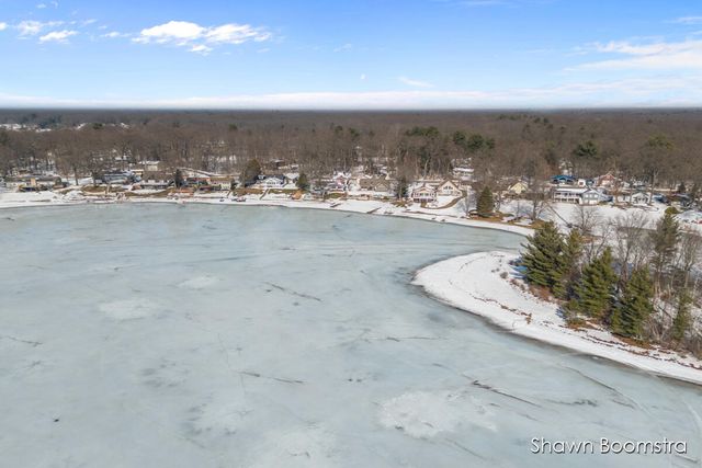 2791 Lakeshore Road, Dalton Twp, MI 49457