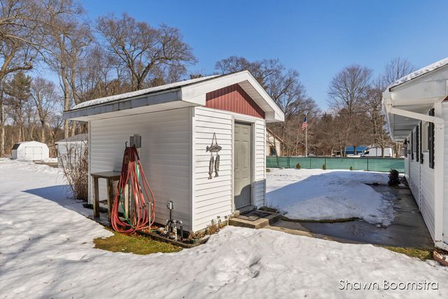 2791 Lakeshore Road, Dalton Twp, MI 49457