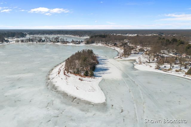 2791 Lakeshore Road, Dalton Twp, MI 49457