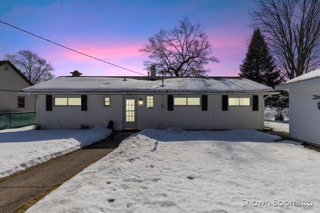 2791 Lakeshore Road, Dalton Twp, MI 49457