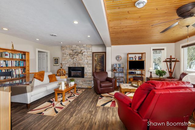 2791 Lakeshore Road, Dalton Twp, MI 49457