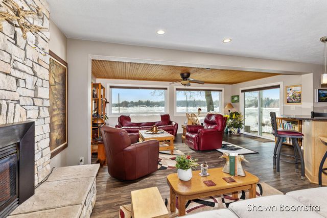 2791 Lakeshore Road, Dalton Twp, MI 49457