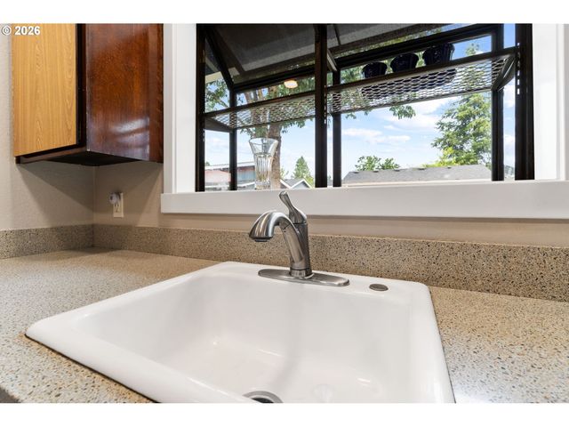 14105 Sw SPINNAKER Dr, Beaverton, OR 97005