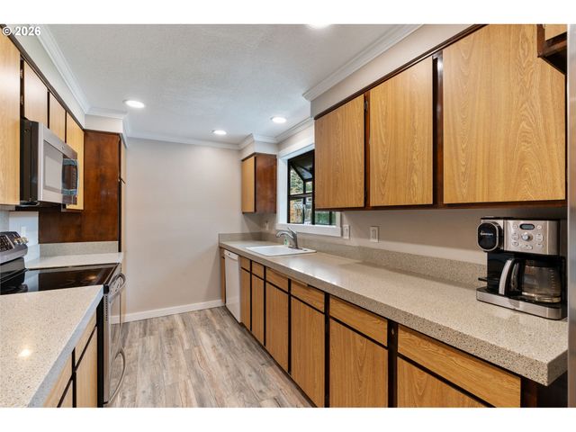14105 Sw SPINNAKER Dr, Beaverton, OR 97005