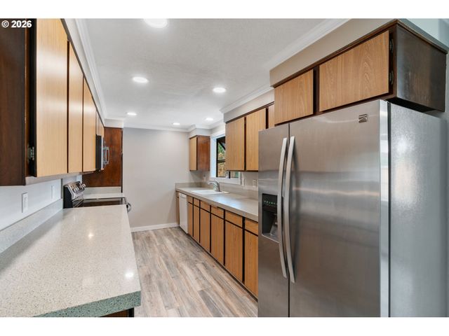 14105 Sw SPINNAKER Dr, Beaverton, OR 97005
