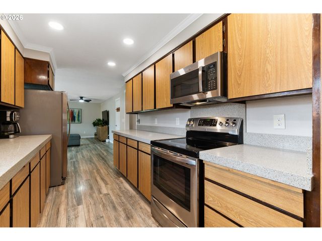 14105 Sw SPINNAKER Dr, Beaverton, OR 97005