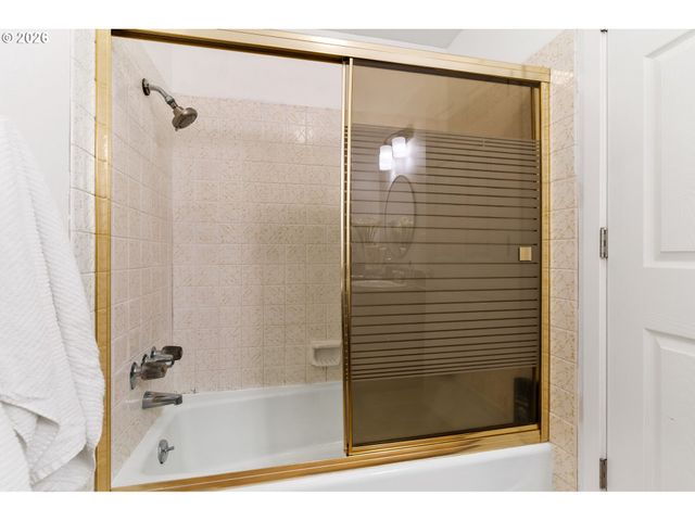 14105 Sw SPINNAKER Dr, Beaverton, OR 97005