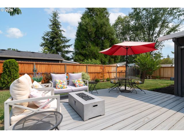 14105 Sw SPINNAKER Dr, Beaverton, OR 97005